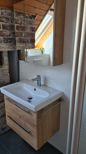 Shower, hair dryer, towels, soap - Cozy rest near the Aisch river (Bad Windsheim)