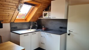 Refrigerador, microondas, parrilla de estufa y lavavajillas 