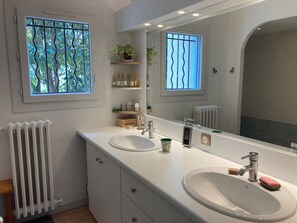 Shower, hair dryer, towels, toilet paper
