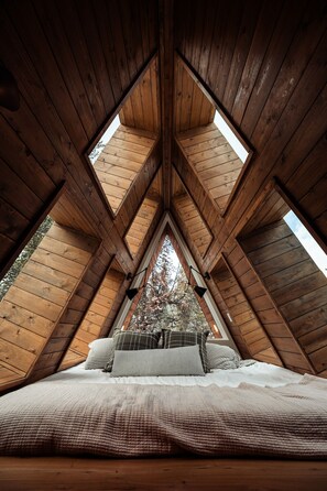 3 bedrooms, travel crib, free WiFi, bed sheets