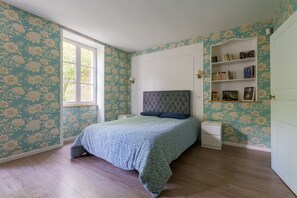 3 bedrooms, desk, iron/ironing board, free WiFi