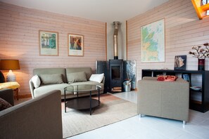 TV, fireplace, DVD player