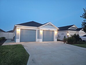 Exterior - The Villages 2 bed, 2 bath courtyard home. (Wildwood)