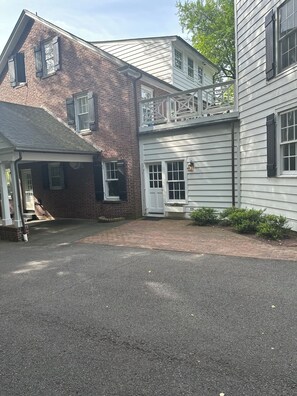 A two-story house with a brick facade and a white exterior. - Spacious Historical 6-bed house in Princeton. Pool, bocce and basketball court. (Princeton)