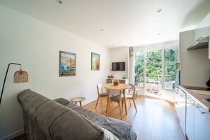 TV - Le Nid des Thermes - Climatisé vue montagne (Amélie-les-Bains-Palalda)