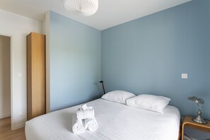 2 bedrooms, iron/ironing board, free WiFi, bed sheets