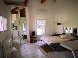 Iron/ironing board, free WiFi, bed sheets