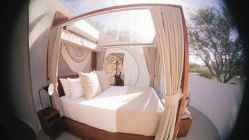 Minibar, bed sheets
