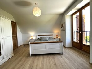 4 chambres, fer et planche à repasser, Wi-Fi, draps fournis