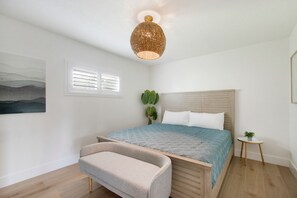 3 bedrooms, desk, iron/ironing board, free WiFi