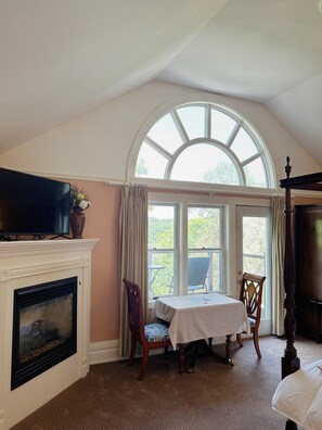 Deluxe Room, Balcony, River View - St. Croix Valley Inn (Osceola)