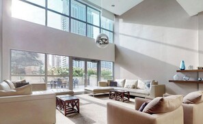 Smart TV, fireplace