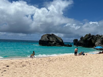 Manders Estate Ocean View Bed & Breakfast - Wake Up to Paradise