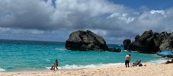 Manders Estate Ocean View Bed & Breakfast - Wake Up to Paradise