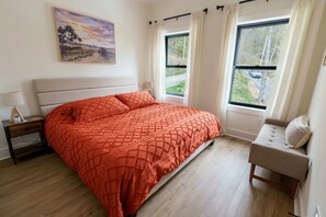 3 bedrooms, desk, iron/ironing board, free WiFi