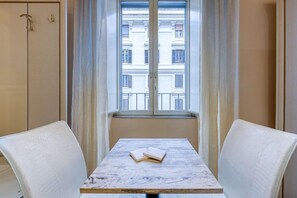 تناول الطعام