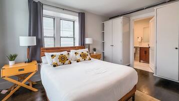 6 habitaciones, escritorio y tabla de planchar con plancha