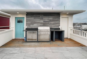 Terrace/patio - Roof Deck, Sleeps 10, W/D, Waterviews! (Boston)