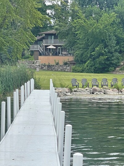 Lake Tippecanoe, Little Tippy retreat—sleeps 12, dog friendly, private lakefront