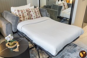 1 bedroom, in-room safe, iron/ironing board, WiFi (free)