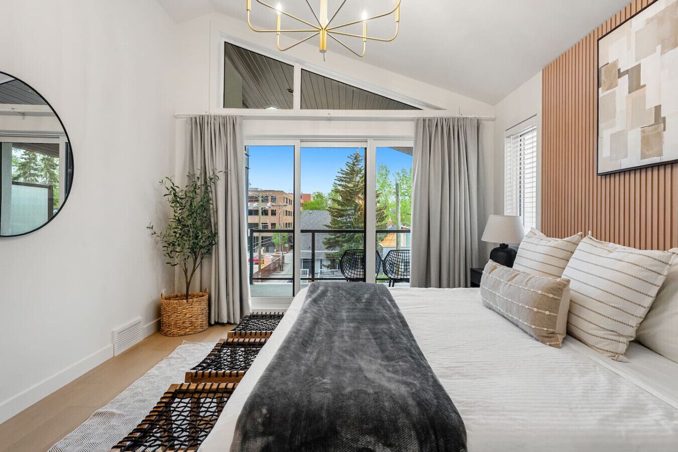 5 多间卧室、办公 桌、免费 WiFi、床单