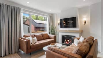 Smart TV, fireplace, offices