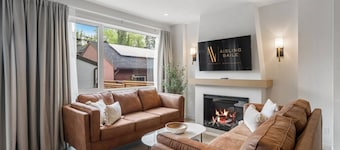 La Maison | Pvt Hot Tub | Kensington | 2500 sqft