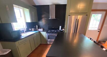 June Discounted! End of the Road Lakehouse - Private Pool