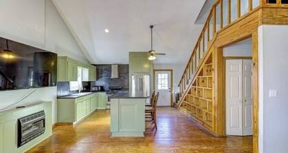 Sleeps 6 - Private Pool - Lake Views - End of the Road Lakehouse