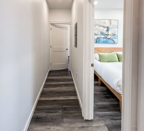 2 bedrooms, desk, iron/ironing board, free WiFi - Southie! 2Bedroom, Washer/Dryer in unit! (Boston)