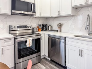 Fridge, microwave, oven, stovetop - Southie! 2Bedroom, Washer/Dryer in unit! (Boston)