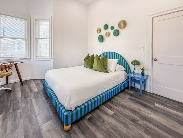 2 chambres, bureau, fer et planche à repasser, accès au Wi-Fi (inclus)