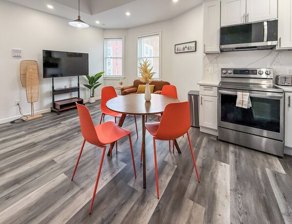 Interior - Southie! 2Bedroom, Washer/Dryer in unit! (Boston)