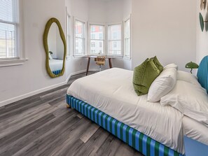 2 habitaciones, escritorio, tabla de planchar con plancha y wifi gratis 