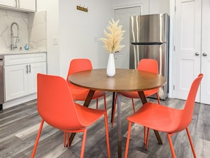 Dining - Southie! 2Bedroom, Washer/Dryer in unit! (Boston)