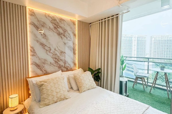 Bureau, espace de travail pour ordinateurs portables