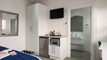 Quarto casal ou duplo luxo | Cortinas blackout, ferros/tábuas de passar roupa, Wi-Fi de cortesia