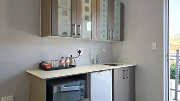 Studio, Balcony | Blackout drapes, iron/ironing board, free WiFi