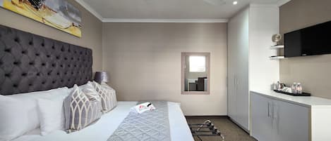 ห้องดีลักซ์ดับเบิลหรือทวิน | ผ้าม่านกันแสง, เตารีด/โต๊ะรีดผ้า, Wi-Fi ฟรี