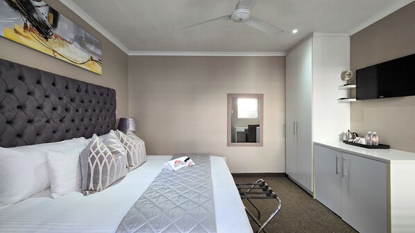 Chambre Deluxe double ou avec lits jumeaux | Rideaux d’obscurcissement, fer et planche à repasser