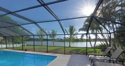 Lakefront 3-BR House w/ heated Pool, Privacy, close to Beaches, fully renovated