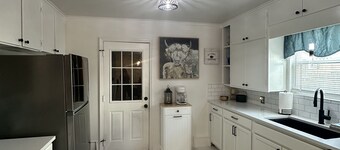 Rose District Charming 3-bedroom house in Broken Arrow with fast wifi