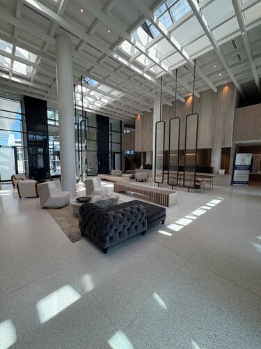 Modern Vaughan Condo • Steps to Subway