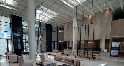 Modern Vaughan Condo âą Steps to Subway