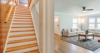 Home 1 Mi to Dtwn Conway: Great for Beach Days!