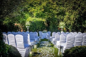 Zona a l'aire lliure per a la celebració de banquets