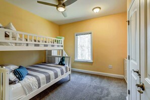 4 chambres, fer et planche à repasser, lit parapluie, Wi-Fi gratuit