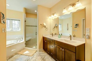 A bathroom with a bathtub, a walk-in shower, a vanity with a double sink, and a large mirror. - Lakefront Lake Anna, Fire Pit, Pool, Beach (Mineral)