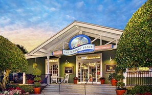 Point of interest - Centrally located 2-bedroom condo with WiFi, pools, and onsite market in Orlando (Orlando)