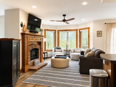 Jay Peak 2BR/2BA Ski-in/Ski-Out V341